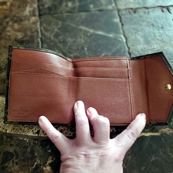 Louis Vuitton vintage monogram Elise Wallet with $30 COA - Picture 8 of 12